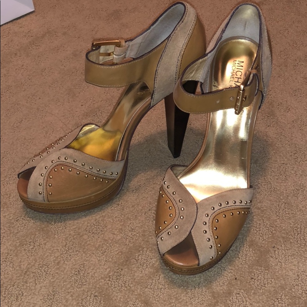 Michael Kors tan leather and suede stud heels. 9m